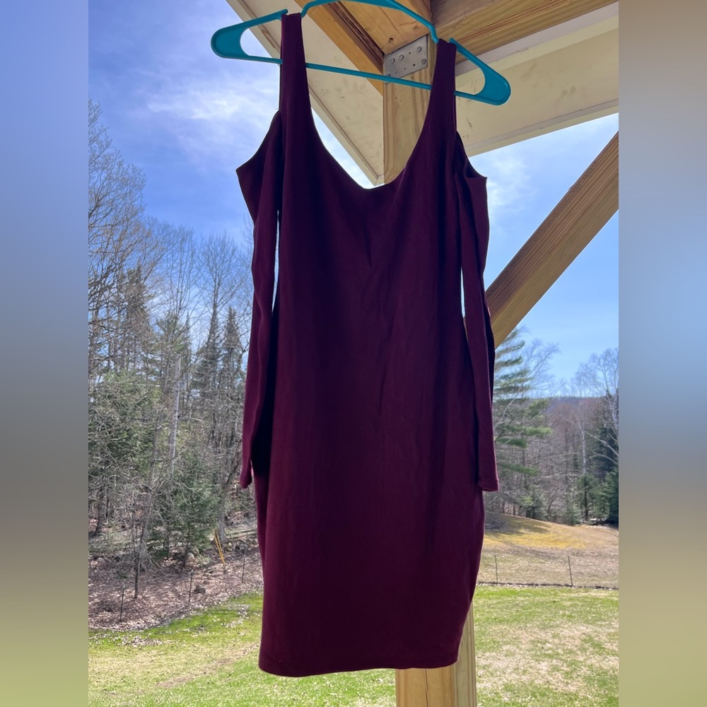 NWOT Lulu’s Dimitri Burgundy Cold-Shoulder Bodycon Dress, Size M